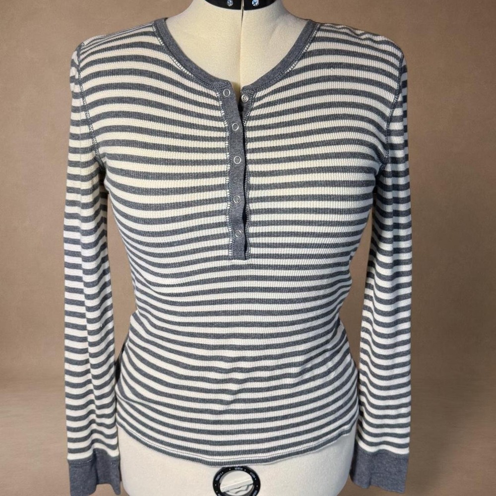 Striped Henley Top Gray Cream Long Sleeve Preppy M